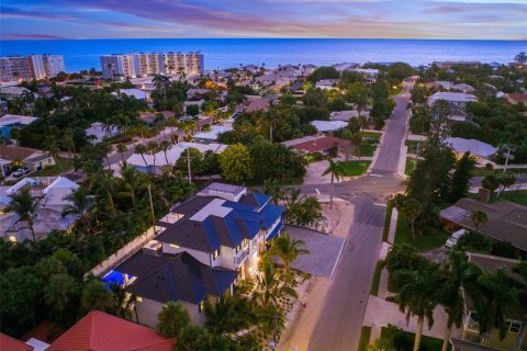 House in Holmes Beach, Florida 7 bedrooms, 434.69 sq.m. № 1350115 - photo 7