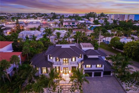 House in Holmes Beach, Florida 7 bedrooms, 434.69 sq.m. № 1350115 - photo 4