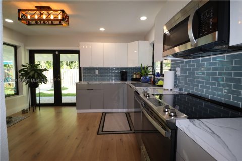 Casa en venta en Miami, Florida, 3 dormitorios, 187.29 m2 № 1391720 - foto 17