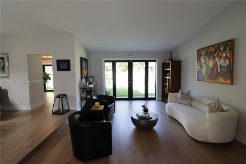 Villa ou maison à vendre à Miami, Floride: 3 chambres, 187.29 m2 № 1391720 - photo 4