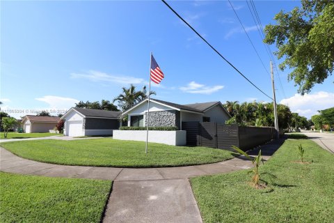 Villa ou maison à vendre à Miami, Floride: 3 chambres, 187.29 m2 № 1391720 - photo 3