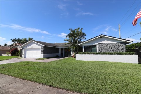 House in Miami, Florida 3 bedrooms, 187.29 sq.m. № 1391720 - photo 2