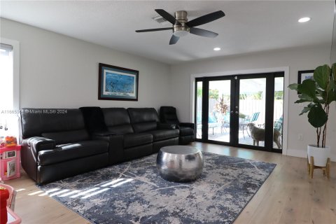 Casa en venta en Miami, Florida, 3 dormitorios, 187.29 m2 № 1391720 - foto 14