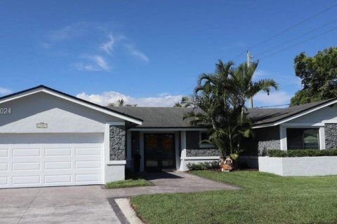 Villa ou maison à vendre à Miami, Floride: 3 chambres, 187.29 m2 № 1391720 - photo 1