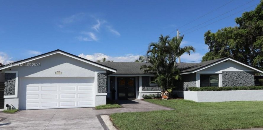 House in Miami, Florida 3 bedrooms, 187.29 sq.m. № 1391720