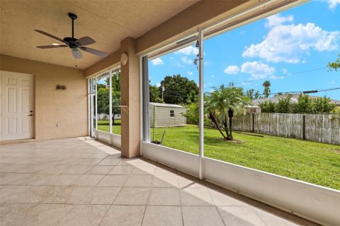 House in Port St. Lucie, Florida 3 bedrooms, 193.61 sq.m. № 1351489 - photo 2