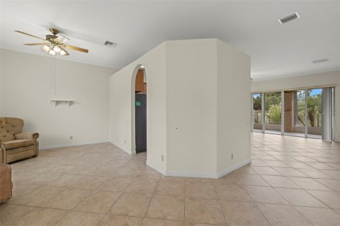 House in Port St. Lucie, Florida 3 bedrooms, 193.61 sq.m. № 1351489 - photo 6