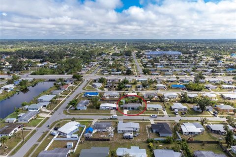 House in Port Charlotte, Florida 3 bedrooms, 111.48 sq.m. № 1267693 - photo 21