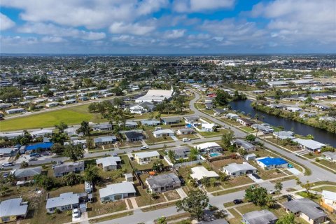 House in Port Charlotte, Florida 3 bedrooms, 111.48 sq.m. № 1267693 - photo 26