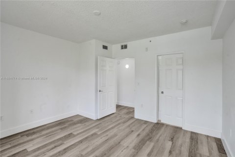 Copropriété à vendre à Tamarac, Floride: 1 chambre, 64.2 m2 № 1289337 - photo 13