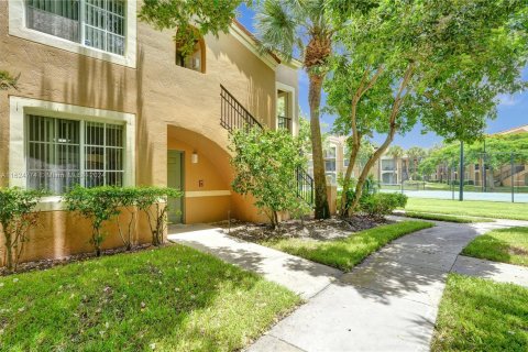 Copropriété à vendre à Tamarac, Floride: 1 chambre, 64.2 m2 № 1289337 - photo 1