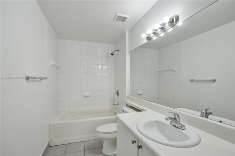 Condominio en venta en Tamarac, Florida, 1 dormitorio, 64.2 m2 № 1289337 - foto 15