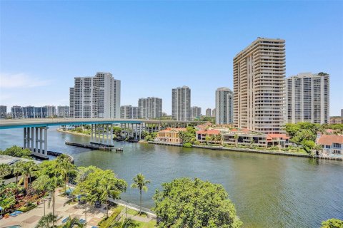 Condo in Sunny Isles Beach, Florida, 1 bedroom  № 1289294 - photo 11