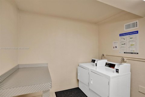 Condo in Sunny Isles Beach, Florida, 1 bedroom  № 1289294 - photo 12