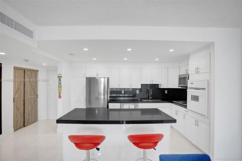 Condominio en venta en Sunny Isles Beach, Florida, 1 dormitorio, 92.9 m2 № 1289294 - foto 2