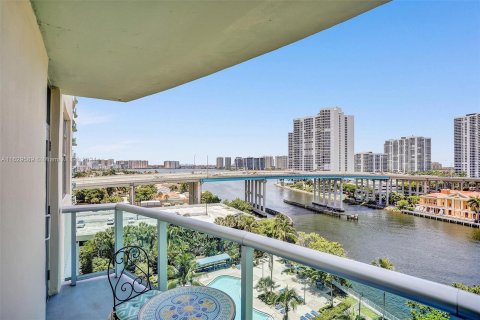 Condo in Sunny Isles Beach, Florida, 1 bedroom  № 1289294 - photo 10