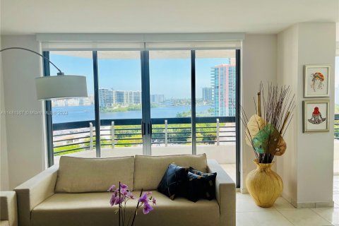 Condominio en venta en Aventura, Florida, 2 dormitorios, 126.44 m2 № 822383 - foto 4