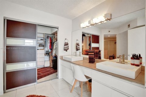 Condominio en venta en Aventura, Florida, 2 dormitorios, 126.44 m2 № 822383 - foto 11