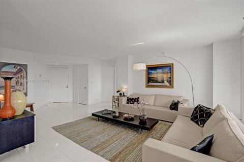 Condominio en venta en Aventura, Florida, 2 dormitorios, 126.44 m2 № 822383 - foto 10