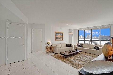 Condominio en venta en Aventura, Florida, 2 dormitorios, 126.44 m2 № 822383 - foto 19