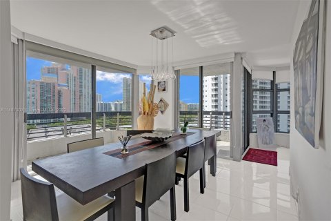 Condominio en venta en Aventura, Florida, 2 dormitorios, 126.44 m2 № 822383 - foto 22