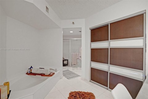 Condominio en venta en Aventura, Florida, 2 dormitorios, 126.44 m2 № 822383 - foto 12