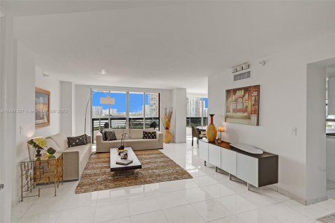 Condominio en venta en Aventura, Florida, 2 dormitorios, 126.44 m2 № 822383 - foto 3