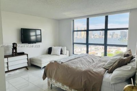 Condominio en venta en Aventura, Florida, 2 dormitorios, 126.44 m2 № 822383 - foto 14