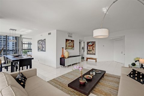 Condominio en venta en Aventura, Florida, 2 dormitorios, 126.44 m2 № 822383 - foto 5