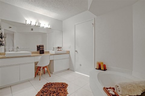 Condominio en venta en Aventura, Florida, 2 dormitorios, 126.44 m2 № 822383 - foto 23