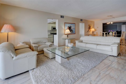 Condominio en venta en Hallandale Beach, Florida, 2 dormitorios, 165.37 m2 № 1188495 - foto 10