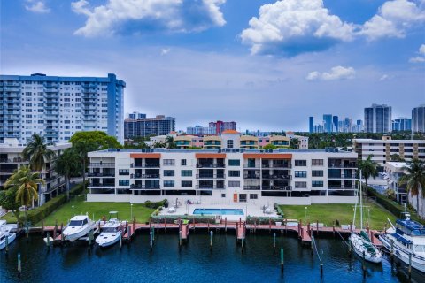 Condominio en venta en Hallandale Beach, Florida, 2 dormitorios, 165.37 m2 № 1188495 - foto 28