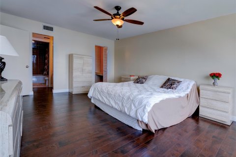 Condominio en venta en Hallandale Beach, Florida, 2 dormitorios, 165.37 m2 № 1188495 - foto 16