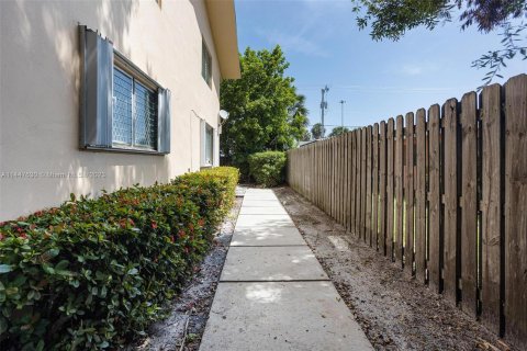 Condo in Fort Lauderdale, Florida, 1 bedroom  № 1288852 - photo 4