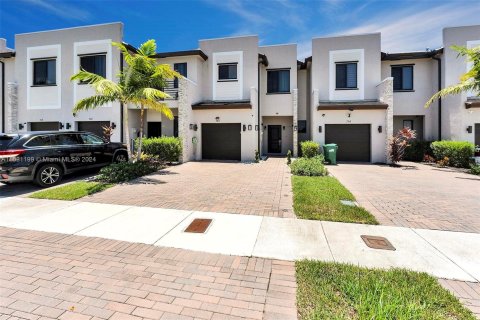 Touwnhouse à vendre à Miami, Floride: 3 chambres, 137.31 m2 № 1293445 - photo 2