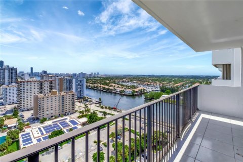 Condo in Hollywood, Florida, 2 bedrooms  № 1293446 - photo 6