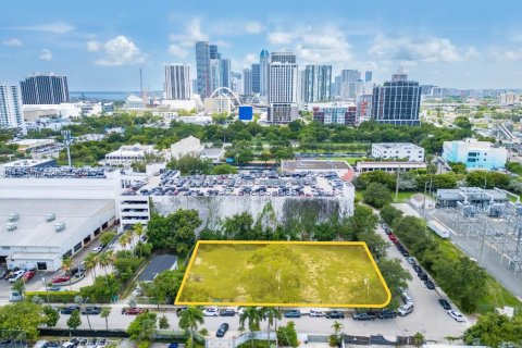 Propiedad comercial en venta en Miami, Florida № 1293519 - foto 1