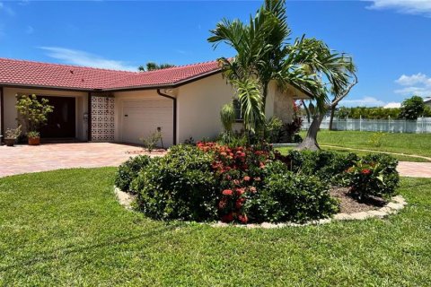 Casa en venta en Saint Petersburg, Florida, 2 dormitorios, 175.12 m2 № 1395550 - foto 1