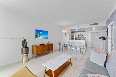 Condo in Miami, Florida, 1 bedroom  № 1345628 - photo 7