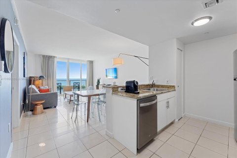 Condominio en alquiler en Miami, Florida, 1 dormitorio, 64.38 m2 № 1345628 - foto 2