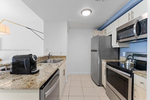 Condo in Miami, Florida, 1 bedroom  № 1345628 - photo 9