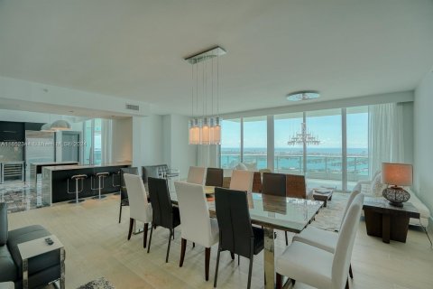 Condominio en alquiler en Miami, Florida, 3 dormitorios, 262.45 m2 № 1345589 - foto 6