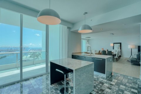 Condominio en alquiler en Miami, Florida, 3 dormitorios, 262.45 m2 № 1345589 - foto 11