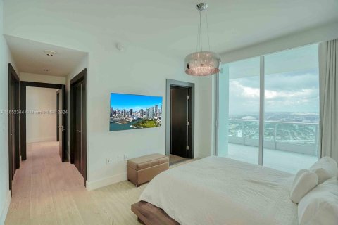 Condominio en alquiler en Miami, Florida, 3 dormitorios, 262.45 m2 № 1345589 - foto 25