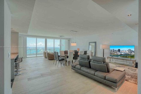 Condo in Miami, Florida, 3 bedrooms  № 1345589 - photo 3