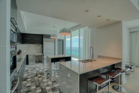 Condominio en alquiler en Miami, Florida, 3 dormitorios, 262.45 m2 № 1345589 - foto 8