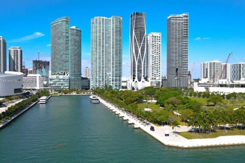 Condominio en alquiler en Miami, Florida, 3 dormitorios, 262.45 m2 № 1345589 - foto 1