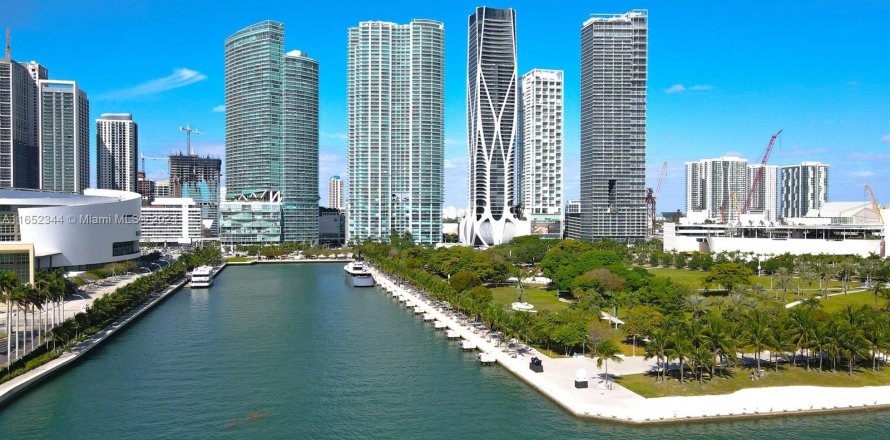 Condominio en Miami, Florida, 3 dormitorios  № 1345589