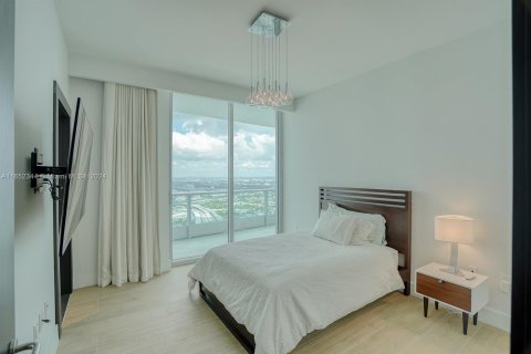 Condominio en alquiler en Miami, Florida, 3 dormitorios, 262.45 m2 № 1345589 - foto 20