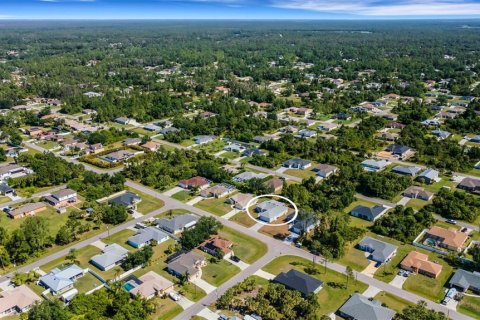 House in North Port, Florida 4 bedrooms, 200.02 sq.m. № 1192060 - photo 22